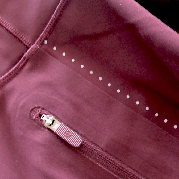Lululemon Extra Mile Crop (Reflective 23") - Full-On® Luxteme in Garnet, Size 4 - Picture 16 of 16